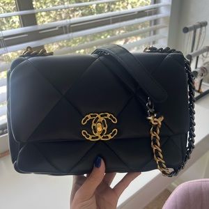 chanel 19 bag